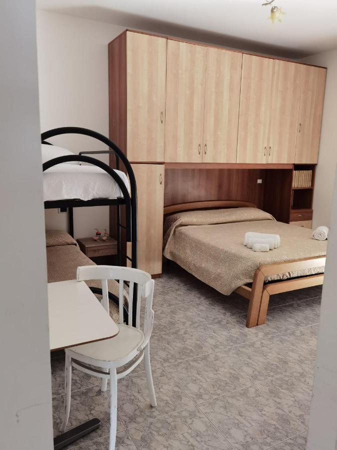 לינה וארוחת בוקר סקליאה Rosy House מראה חיצוני תמונה