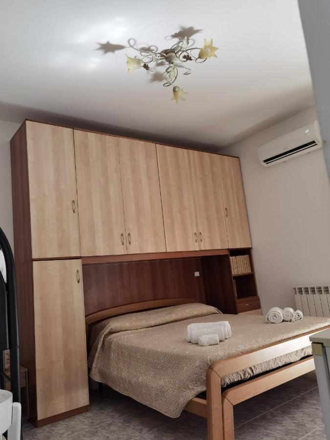 לינה וארוחת בוקר סקליאה Rosy House מראה חיצוני תמונה