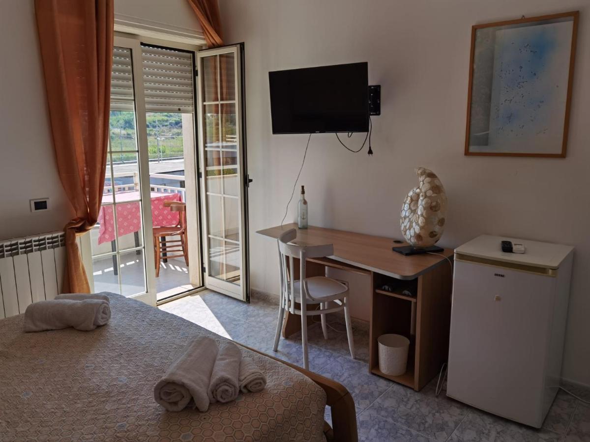 לינה וארוחת בוקר סקליאה Rosy House מראה חיצוני תמונה
